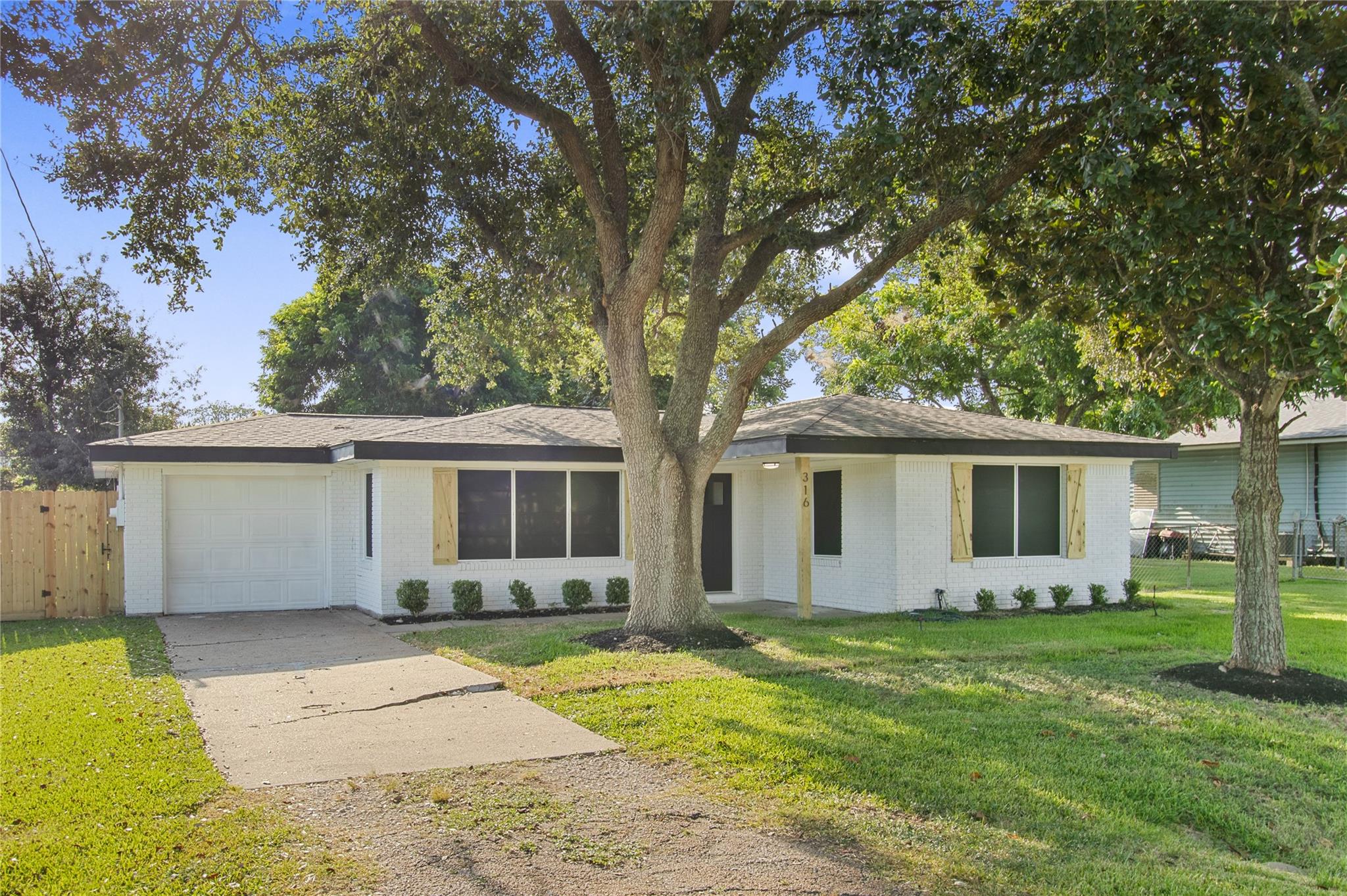 316 S Noble Road