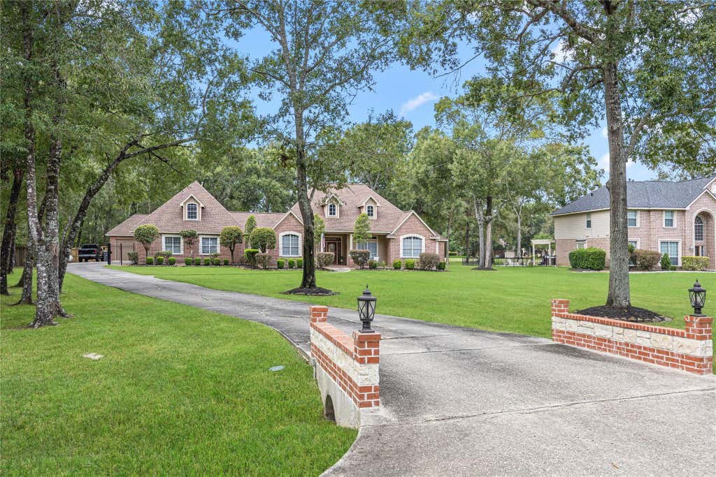 Photo of 27511 Fairway Oaks Drive, Huffman, TX 77336 (MLS # 19450359)