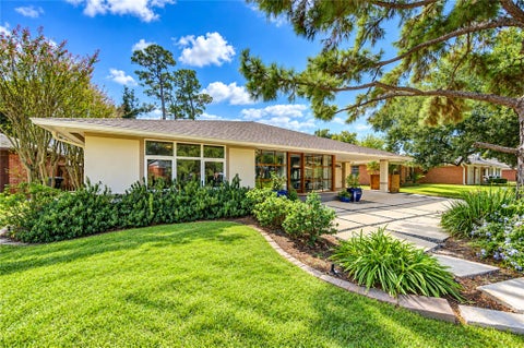 Photo of 6211 Grovewood Lane, Houston, TX 77008 (MLS # 33837541)