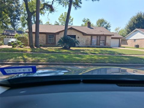 Photo of 7515 Brush Wood Drive, Houston, TX 77088 (MLS # 19040197)