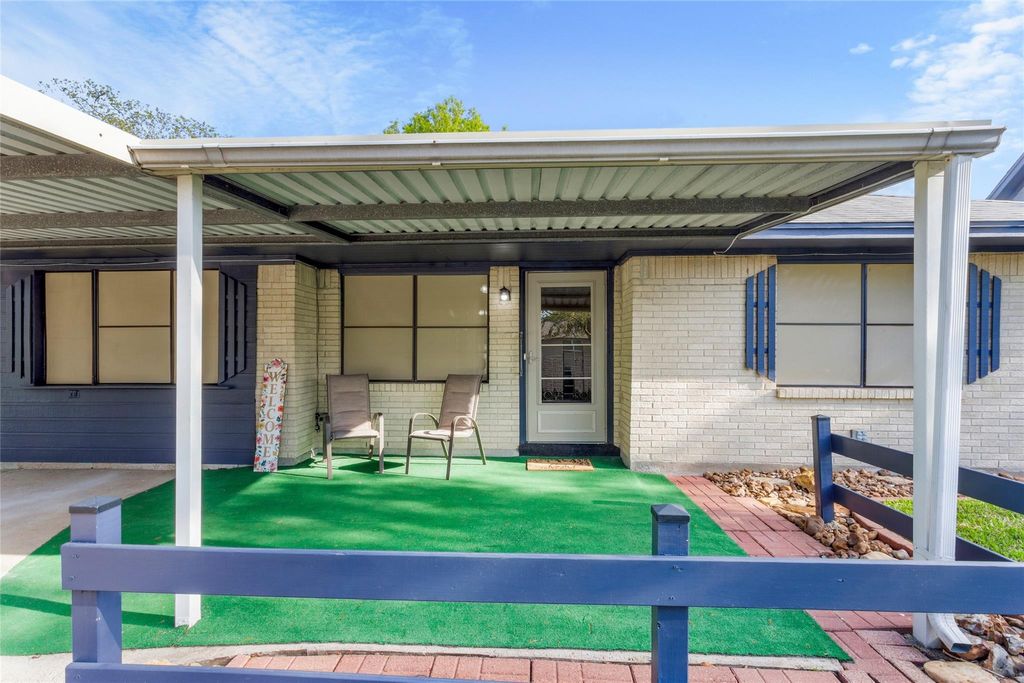 Photo of 2918 15th Avenue N, Texas City, TX 77590 (MLS # 53981405)