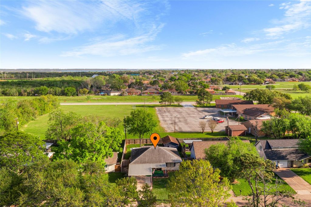 Photo of 2918 15th Avenue N, Texas City, TX 77590 (MLS # 53981405)