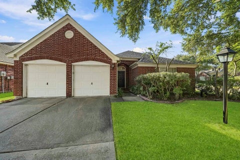 Photo of 3802 Shady Breeze Drive Dr, Houston, TX 77082 (MLS # 92111860)