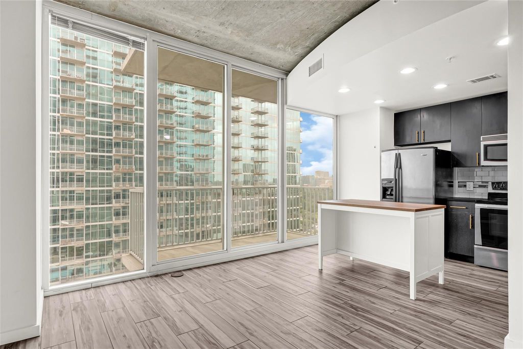 Photo of 5925 Almeda Road #11406, Houston, TX 77004 (MLS # 94885127)