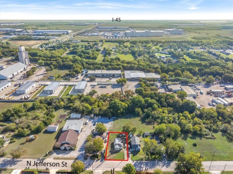 Photo of 918 N Jefferson Street ST, Lancaster, TX 75146 (MLS # 15396125)