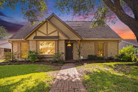 Photo of 302 W Lochnell Drive, Houston, TX 77062 (MLS # 5373525) Photo of 302 W Lochnell Drive, Houston, TX 77062 (MLS # 5373525)