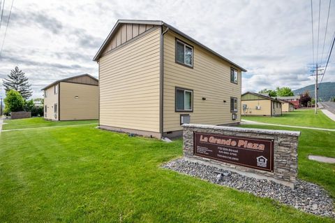 Photo of 713 12th St, Other, OR 97850 (MLS # 87422761)