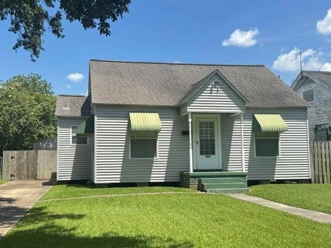 Photo of 1202 17th Street, Orange, TX 77630 (MLS # 74231264)