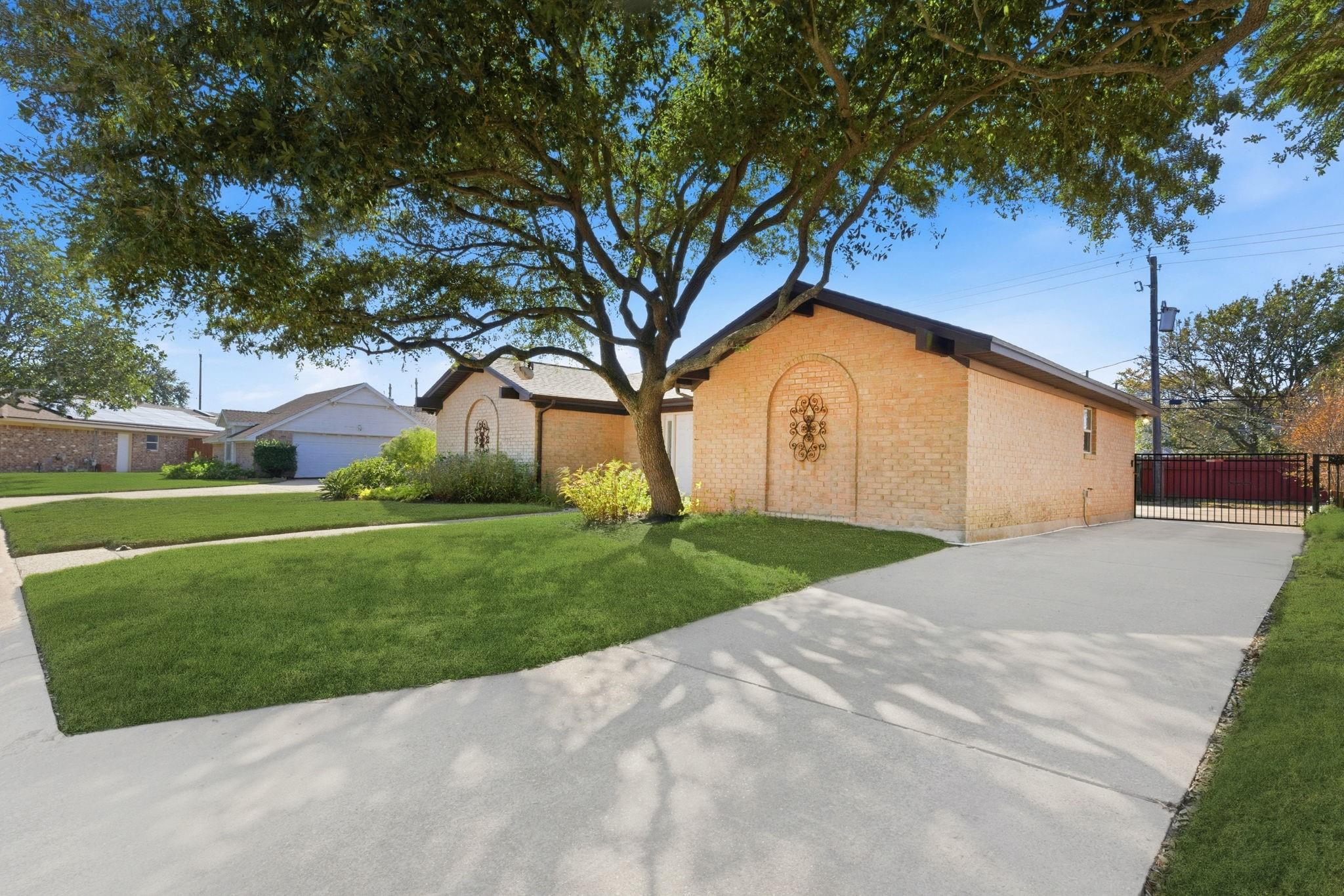 7738 Beaudelaire Circle