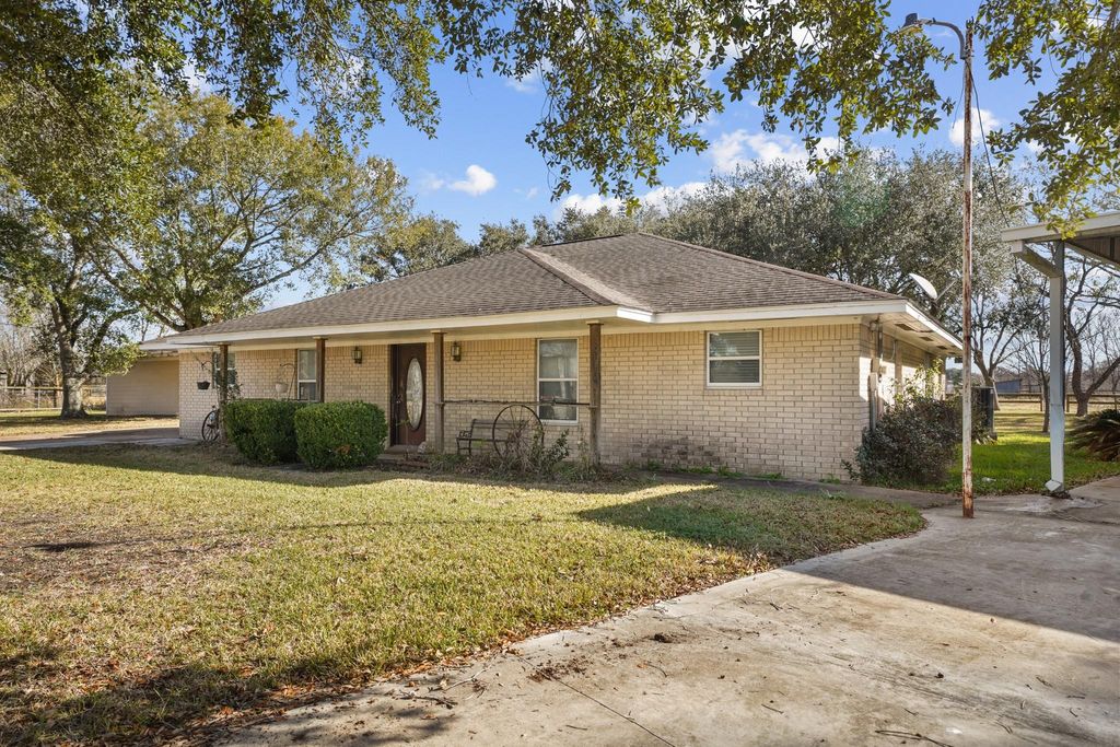 Photo of 16815 Herridge Road, Pearland, TX 77584 (MLS # 44197751)