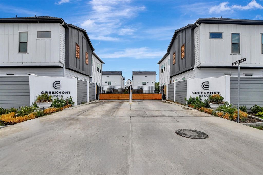 Photo of 3704 Creekmont Green Lane, Houston, TX 77091 (MLS # 56868451)