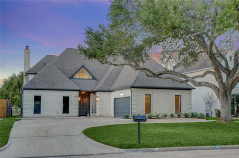 Photo of 1428 Sugar Creek Boulevard, Sugar Land, TX 77478 (MLS # 65760772)