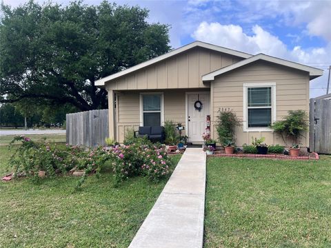 Photo of 2847 Golf Crest Drive, Wharton, TX 77488 (MLS # 22077734)