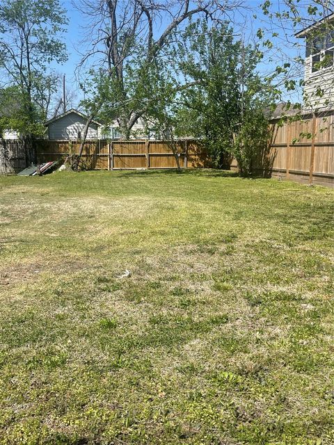 Photo of 703 North Loop, Houston, TX 77022 (MLS # 80266654)