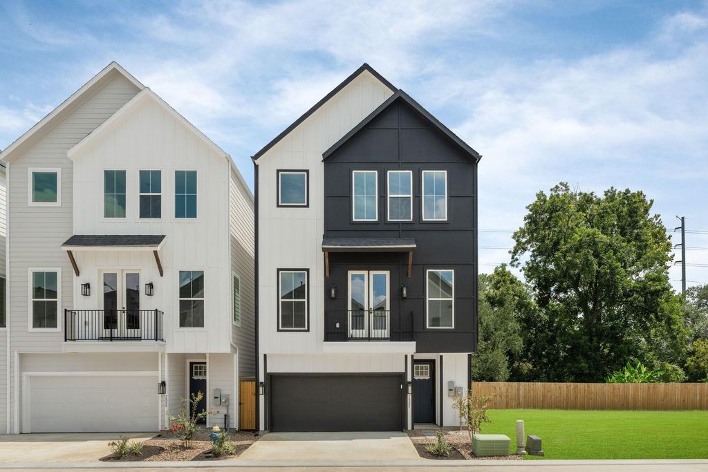 Photo of 5832 Highland Sun Lane, Houston, TX 77091 (MLS # 39475848)