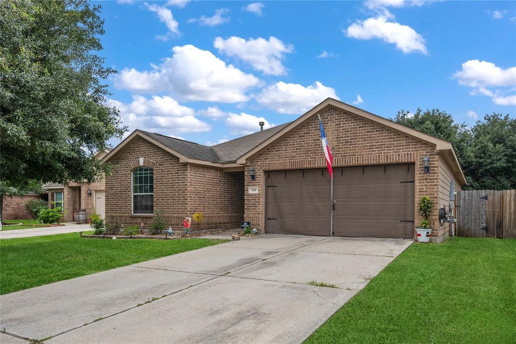 Photo of 308 Lazy Pine Court, Conroe, TX 77304 (MLS # 13759103)