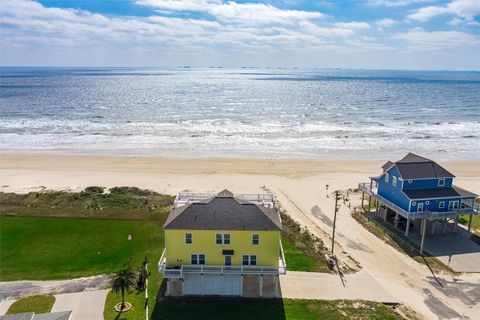 Photo of 804 Eastview, Crystal Beach, TX 77650 (MLS # 38457816)