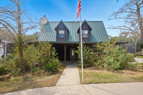 Photo of 4706 County Road 415, Somerville, TX 77879 (MLS # 76662213) Photo of 4706 County Road 415, Somerville, TX 77879 (MLS # 76662213)