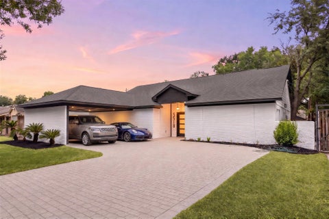 Photo of 5518 Beechnut Street, Houston, TX 77096 (MLS # 8310894)