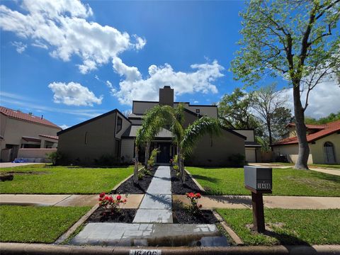 Photo of 16406 Brook Forest Drive, Houston, TX 77059 (MLS # 97338247)