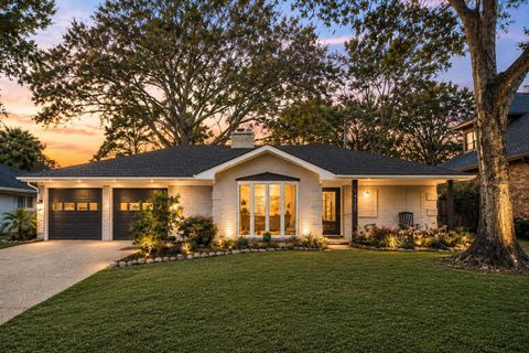 Homes For Sale - 14110 Barryknoll Lane<br/> Houston, TX 77079
