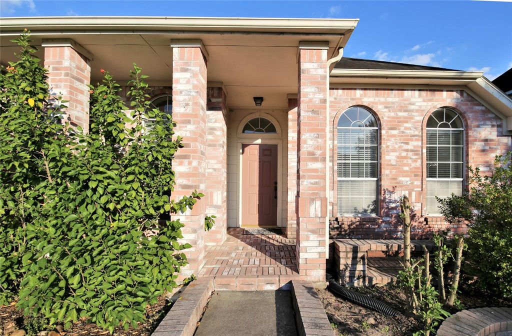 Photo of 8811 Norham, Houston, TX 77083 (MLS # 30100716)