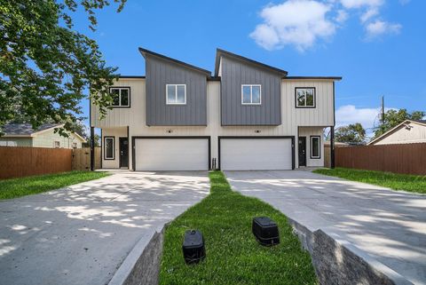 Multifamily For Sale - 9807 Bamboo Rd #A<br/> Houston, TX 77041