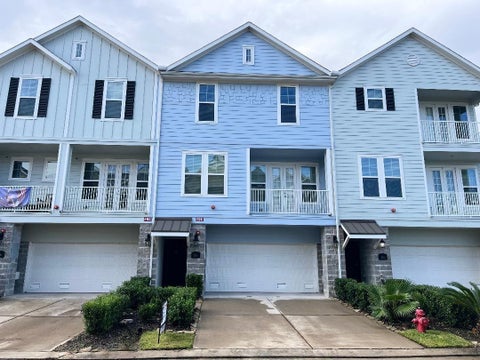 Photo of 2704 Veranda Falls, League City, TX 77573 (MLS # 65195518)