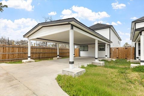 8631 Peachtree Street Houston TX 77016