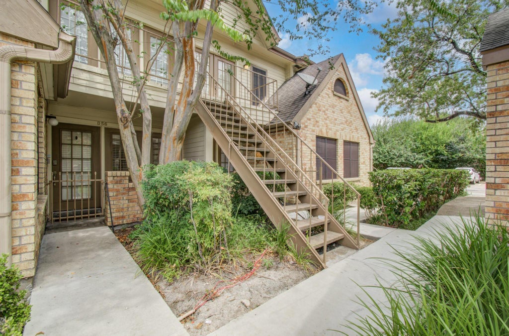 Photo of 2425 Holly Hall Street #D56, Houston, TX 77054 (MLS # 29515748)