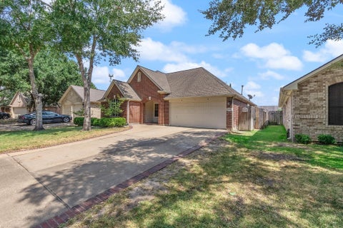Homes For Sale - 10638 Desert Springs Circle<br/> Houston, TX 77095