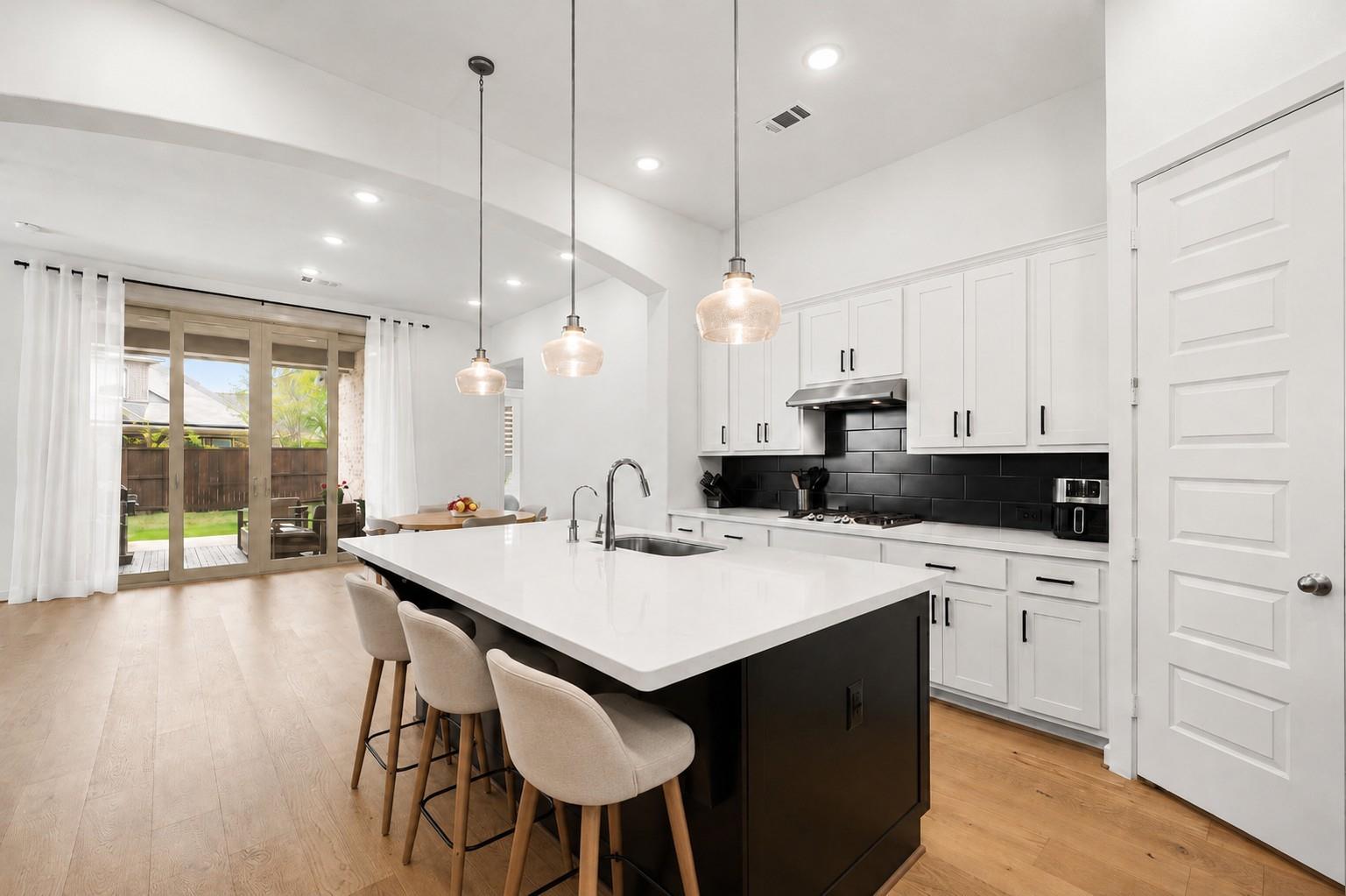 2702 Country Lane
