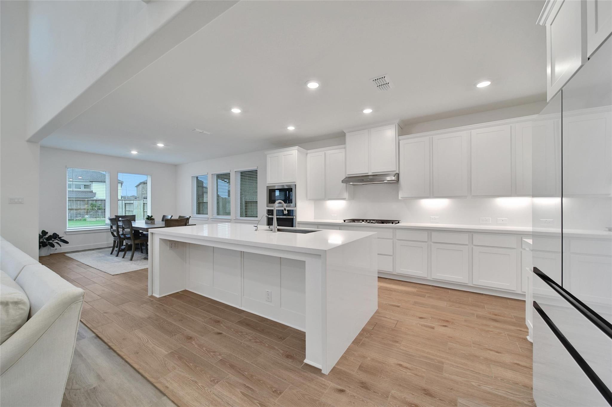 Sugar Land, Texas, 77479, United States, 5 Bedrooms Bedrooms, ,5 BathroomsBathrooms,Residential,Active,2041678