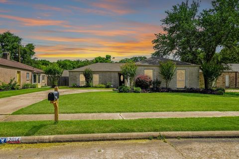 Photo of 12014 Rocky Knoll Drive, Houston, TX 77077 (MLS # 33978926)