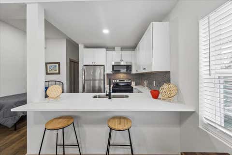 Photo of 1224 Welch Street #5, Houston, TX 77006 (MLS # 89122145)