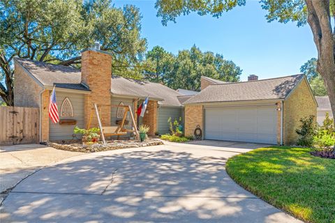 Photo of 7202 Willow Bridge Circle, Houston, TX 77095 (MLS # 10396133)