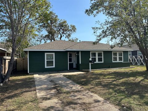 Homes For Rent - 1041 Evanston Street<br/> Houston, TX 77015
