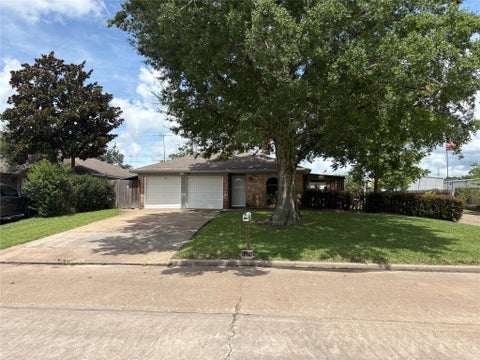 Photo of 1629 Canary Circle, League City, TX 77573 (MLS # 94174116)