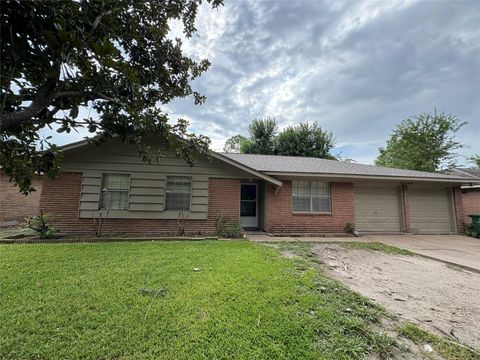 Photo of 12202 Hillcroft St St, Houston, TX 77035 (MLS # 4005210)
