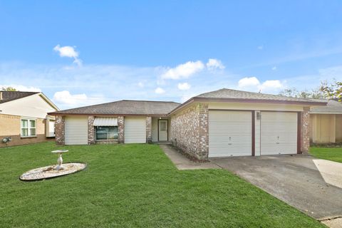 Photo of 1325 Canyon Springs Drive, La Porte, TX 77571 (MLS # 28077281)