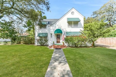 Homes For Sale - 214 9th Avenue<br/> Texas City, TX 77590