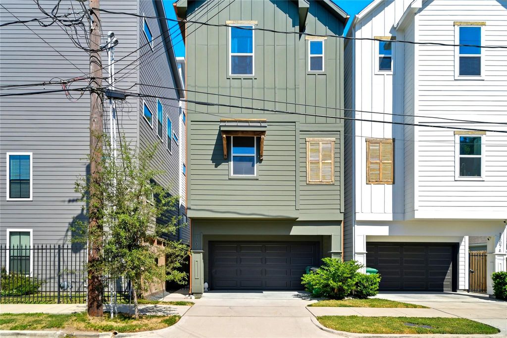 Photo of 1307 E 27th Street, Houston, TX 77009 (MLS # 77576894)