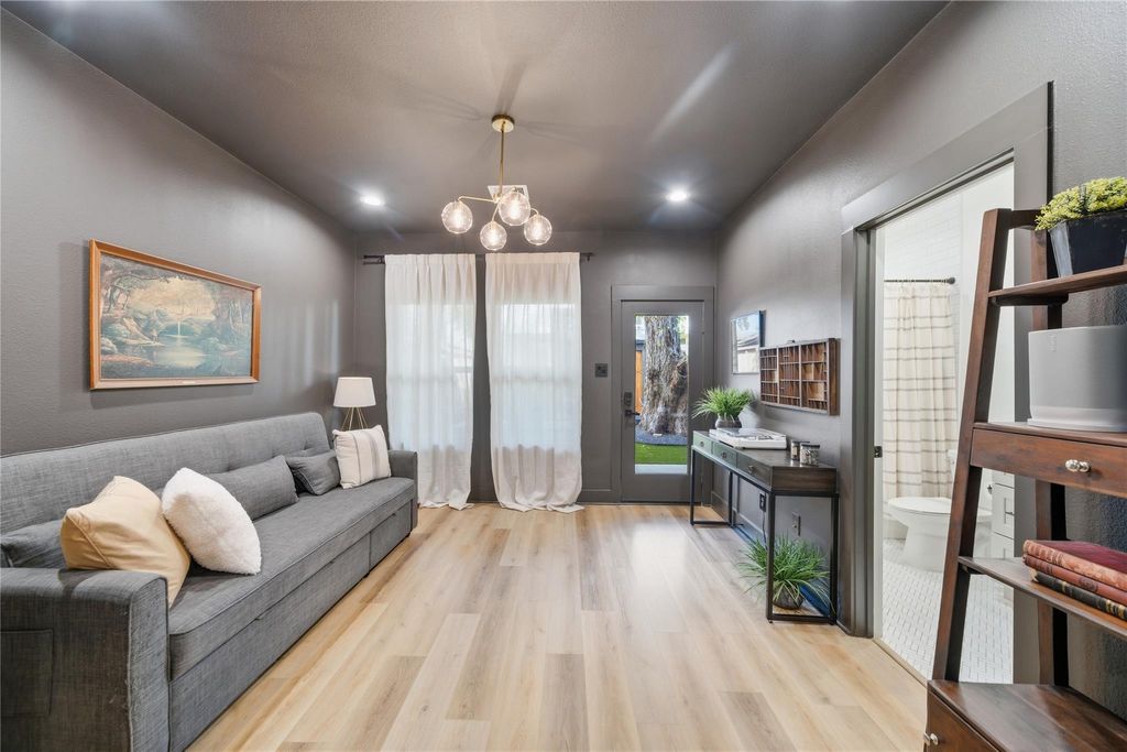 Photo of 1307 E 27th Street, Houston, TX 77009 (MLS # 77576894)