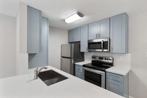 Photo of 2201 Fountain View Drive #d-46, Houston, TX 77057 (MLS # 40160813) Photo of 2201 Fountain View Drive #d-46, Houston, TX 77057 (MLS # 40160813)