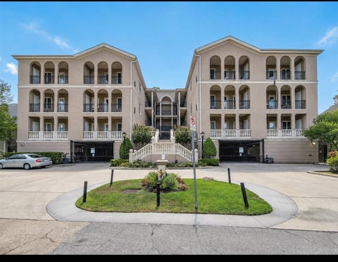 Photo of 58 Briar Hollow Lane #408, Houston, TX 77027 (MLS # 61053409)