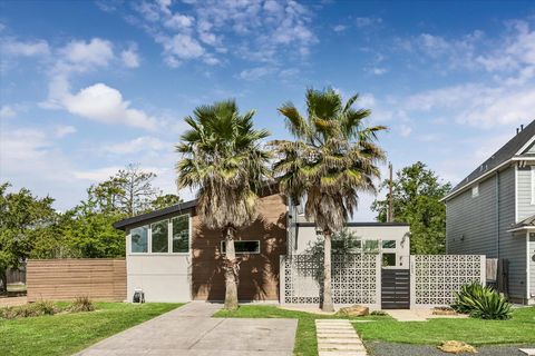 Homes For Sale - 1562 Cheshire Lane<br/> Houston, TX 77018