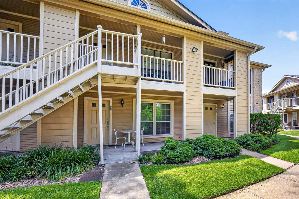 Photo of 1311 Antoine Drive #171, Houston, TX 77055 (MLS # 35314158)