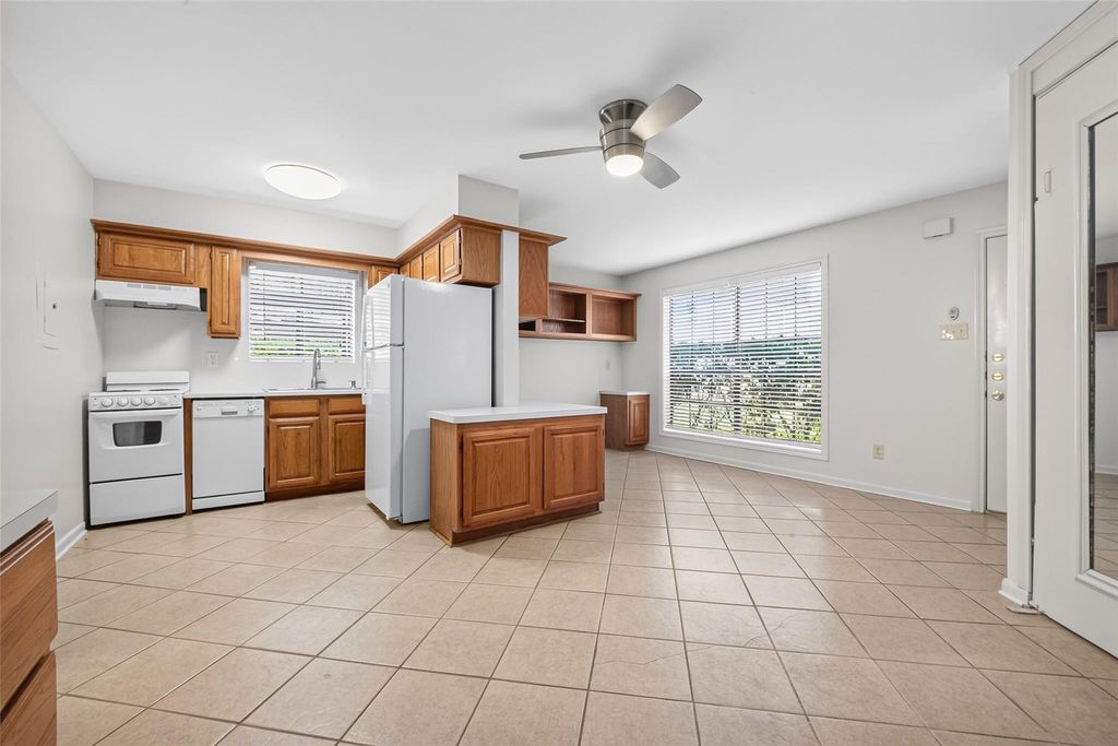 Photo of 1311 Antoine Drive #171, Houston, TX 77055 (MLS # 35314158)