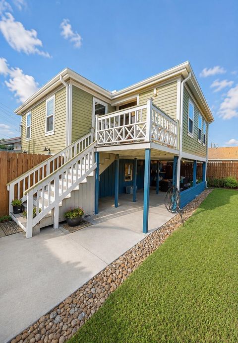 Photo of 1011 30th Rear Street #Rear, Galveston, TX 77550 (MLS # 49587609)