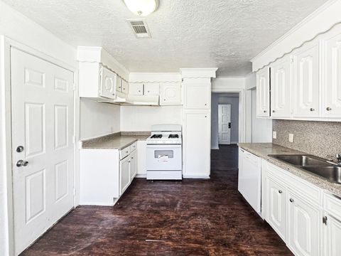 Photo of 7313 Hummingbird Lane, Texas City, TX 77591 (MLS # 72507176)